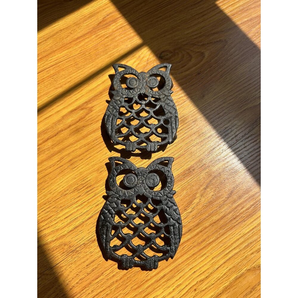 Vintage cast iron owl kitchen trivets - one is missing feet